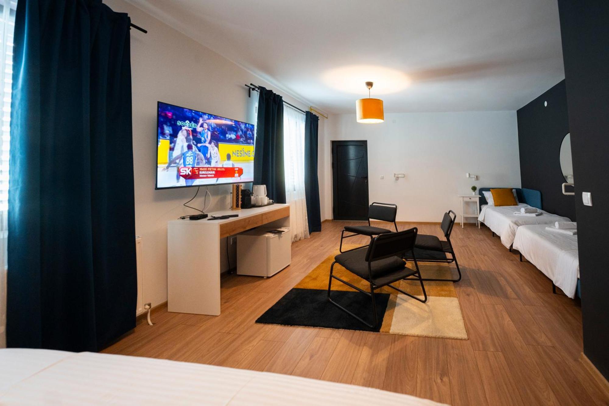 Cozy Nook B&B - Free Private Parking โนวีซาด ภายนอก รูปภาพ