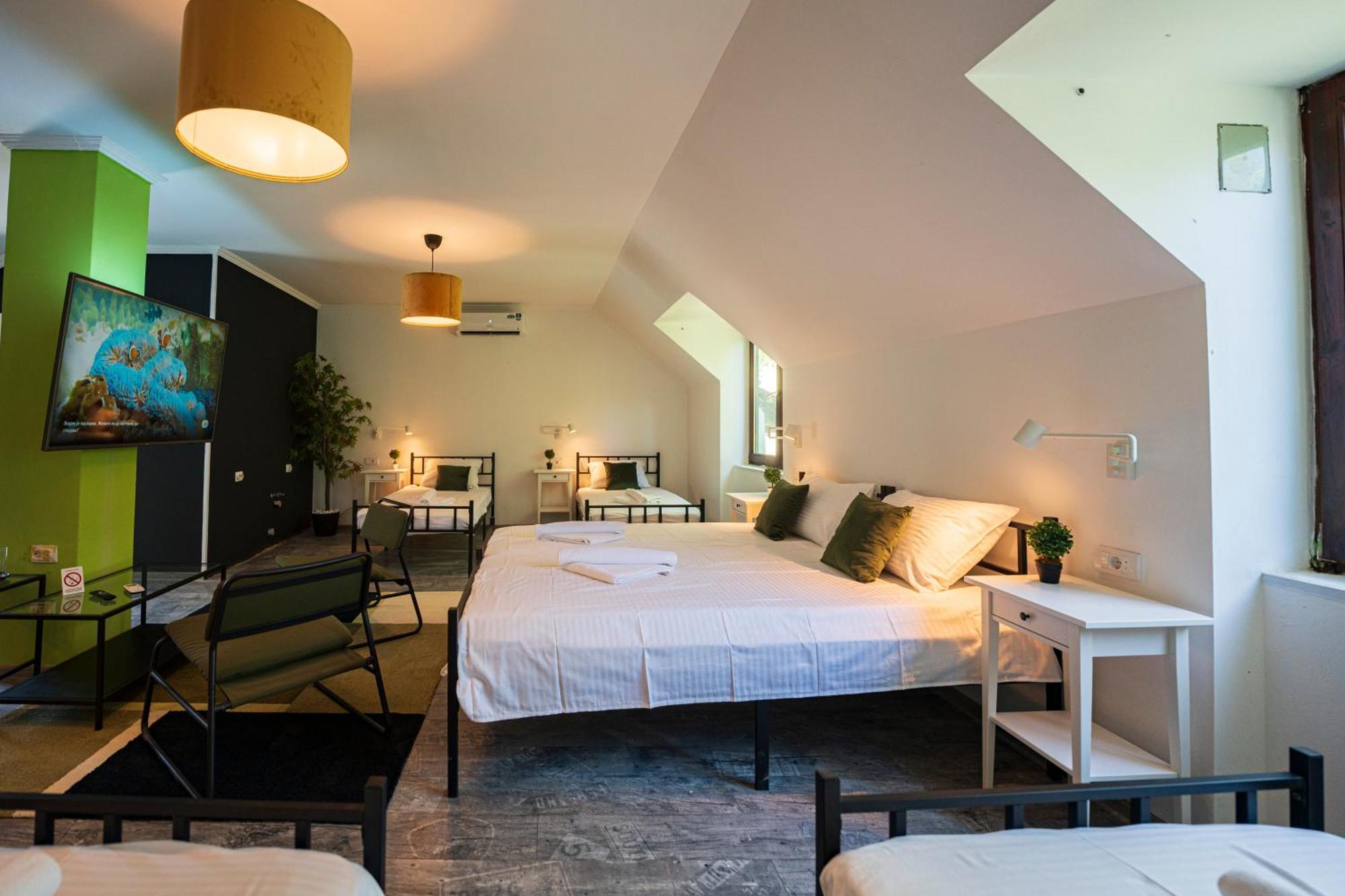 Cozy Nook B&B - Free Private Parking โนวีซาด ภายนอก รูปภาพ