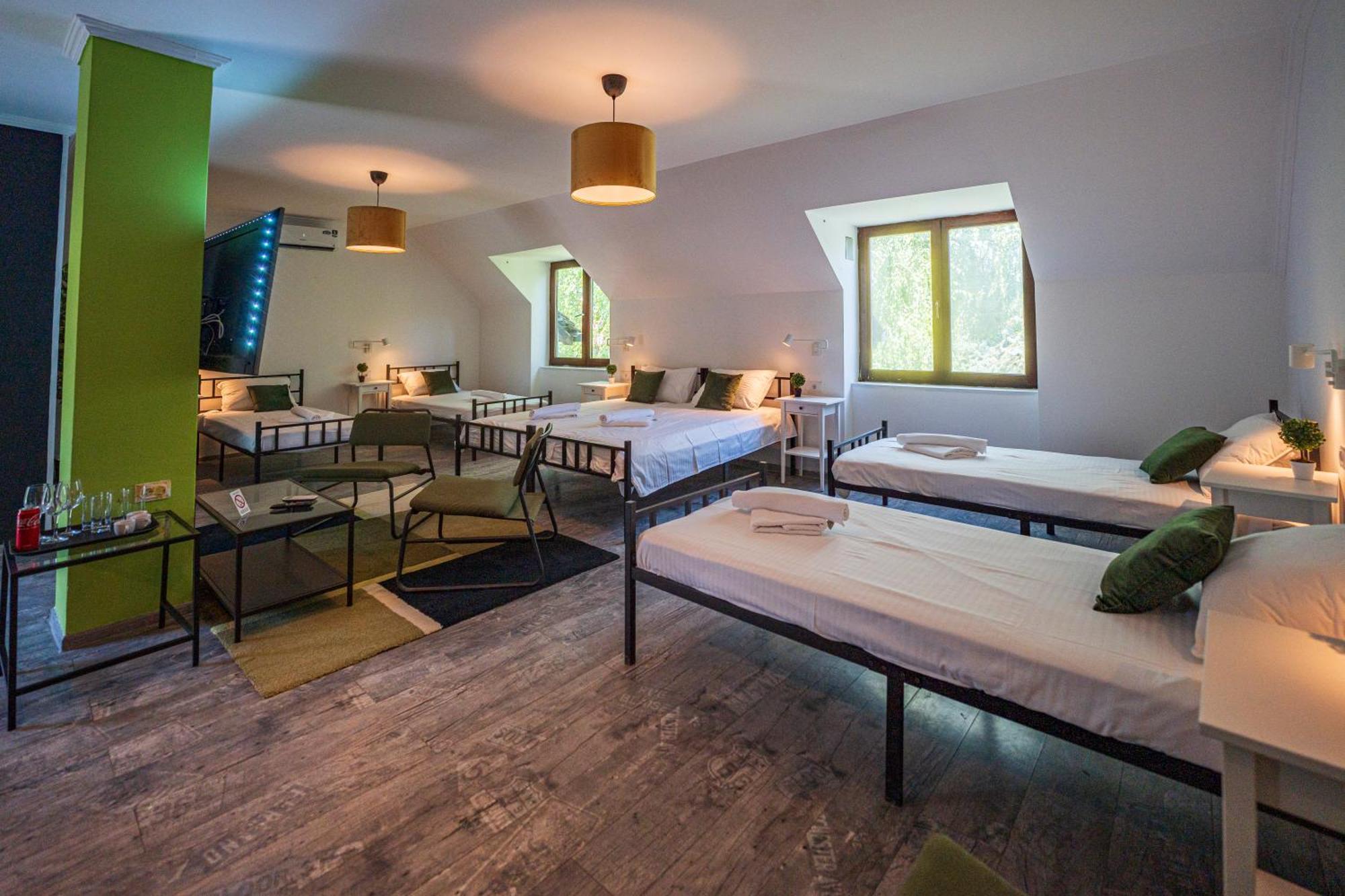 Cozy Nook B&B - Free Private Parking โนวีซาด ภายนอก รูปภาพ