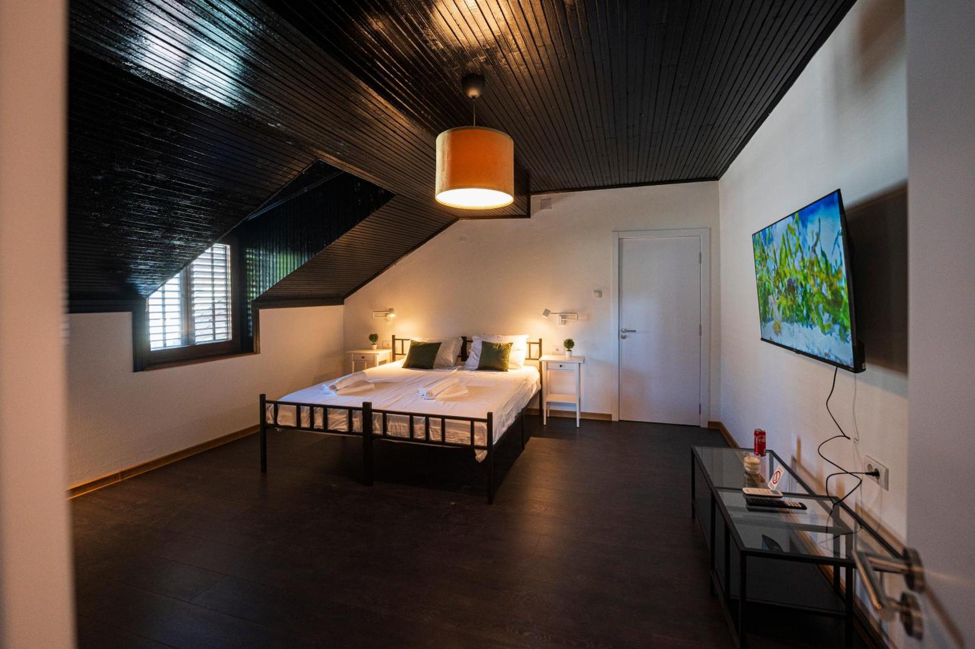 Cozy Nook B&B - Free Private Parking โนวีซาด ภายนอก รูปภาพ