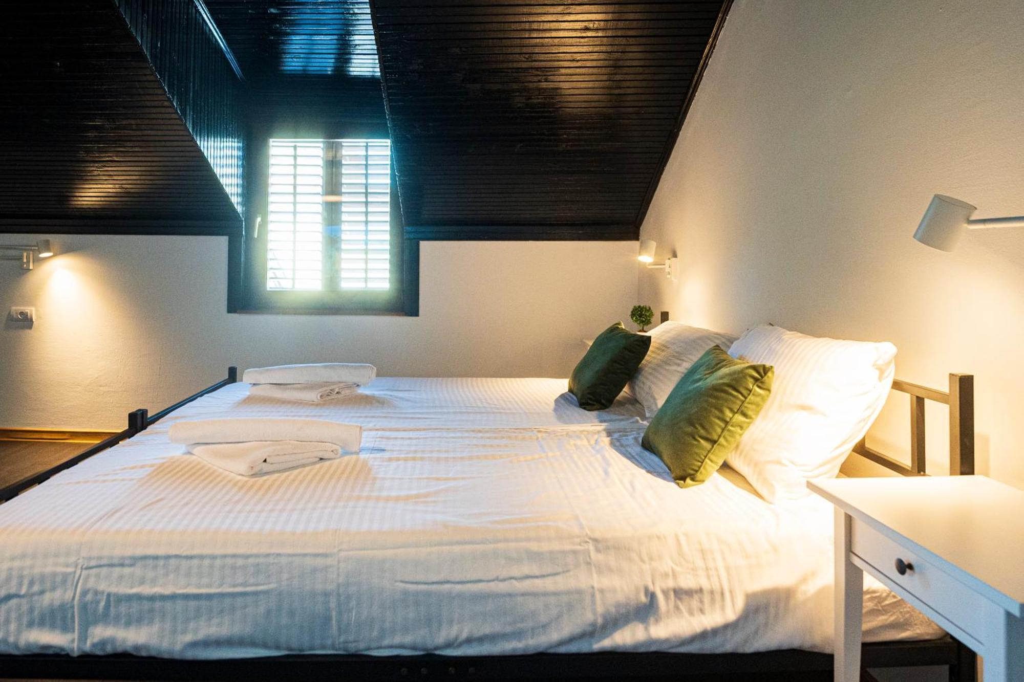 Cozy Nook B&B - Free Private Parking โนวีซาด ภายนอก รูปภาพ